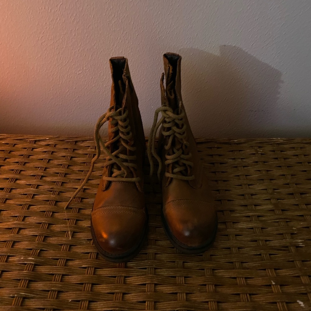 Like new Steve Madden Women’s Troopa 2.0 Combat Boot